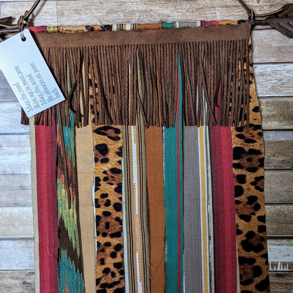 NWT Handcrafted Rustic Boho Western Metal Arrow With Multi Colored Trim - Picture 6 of 7